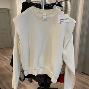 Sweatshirt with shoulder pads